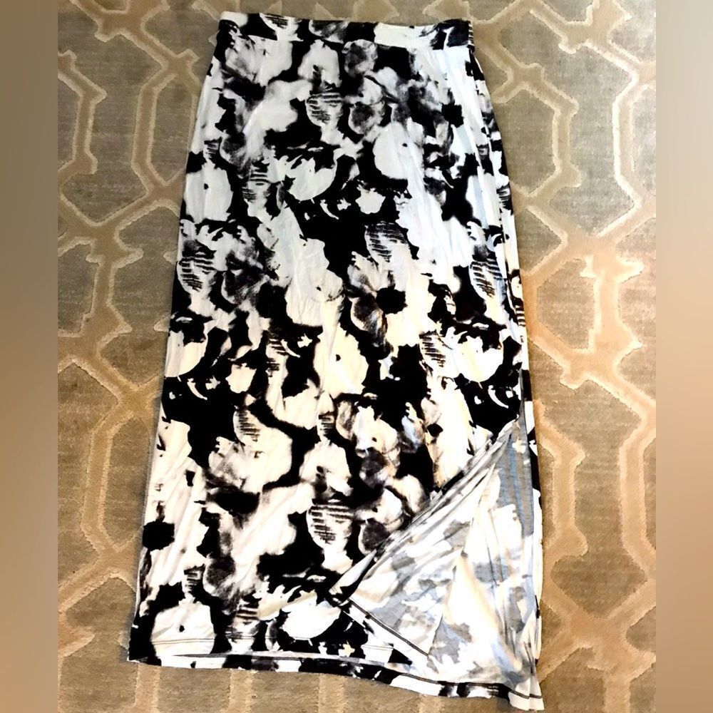 Apt. 9 Pull on Black & White Floral Watercolor Maxi Skirt - L